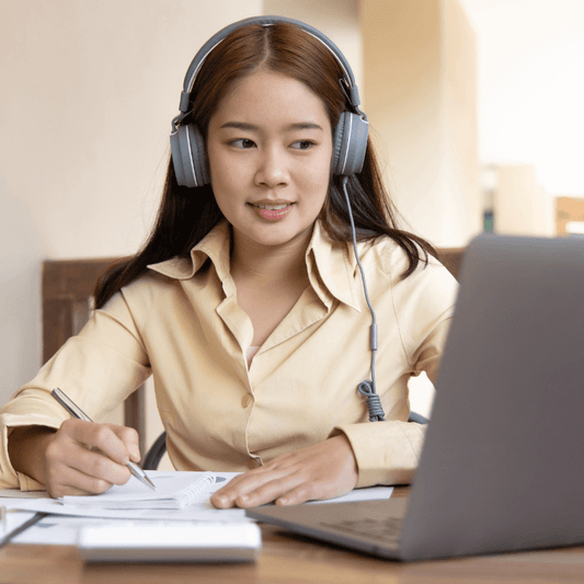 Biến Bản Ghi Âm Thô Thành nội dung báo chí Hấp Dẫn: Tại Sao Nên thuê dịch vụ viết Bài phỏng vấn (Interview Article) AI?